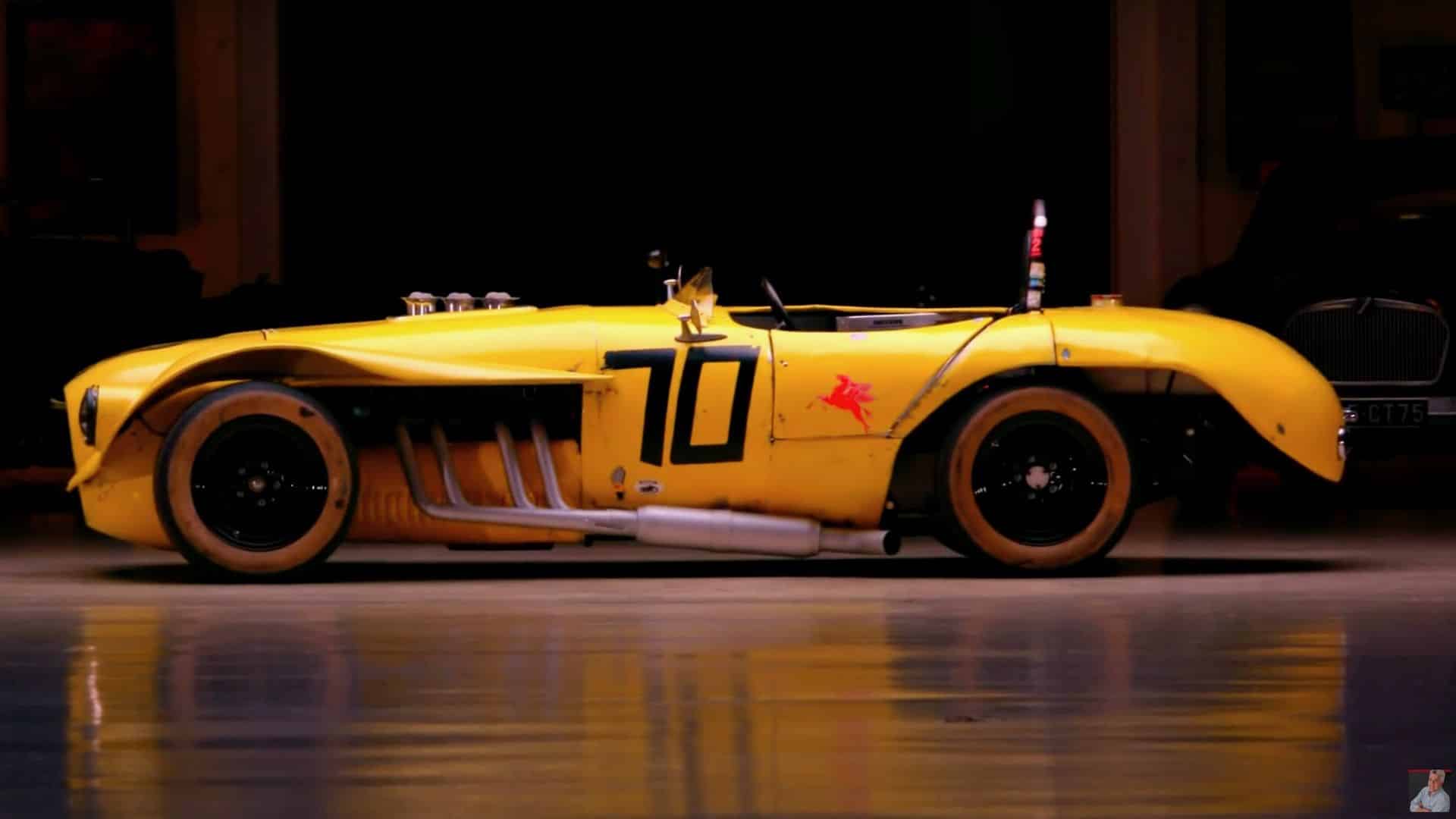 Jay Leno conduce el legendario coche de carreras Old Yeller