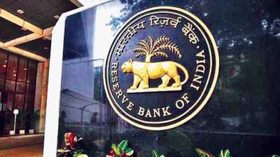 RBI transfiere 99122 millones de rupias de superavit al gobierno