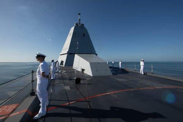 US Navy’s Zumwalt Destroyers to Carry 12 Hypersonic Weapons in 2025