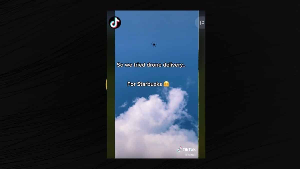 El video muestra la entrega de drones de Starbucks