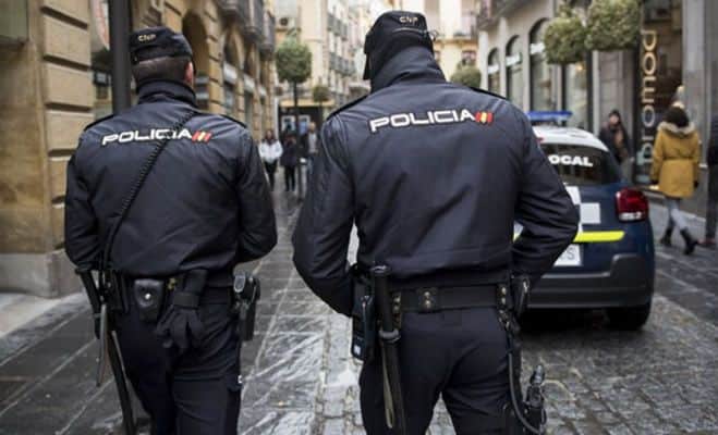 Police detain four young people in Gandia over attack on hotel owner