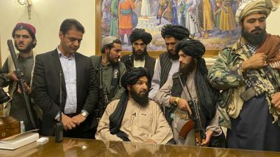 Los talibanes irrumpen en la capital afgana tras el colapso