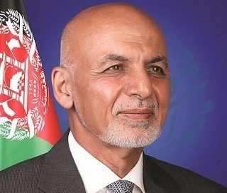 Los talibanes toman Kabul mientras el presidente afgano abandona el