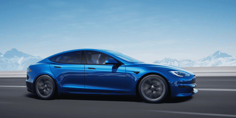 Los conductores de Tesla que usan pilotos automaticos ven menos