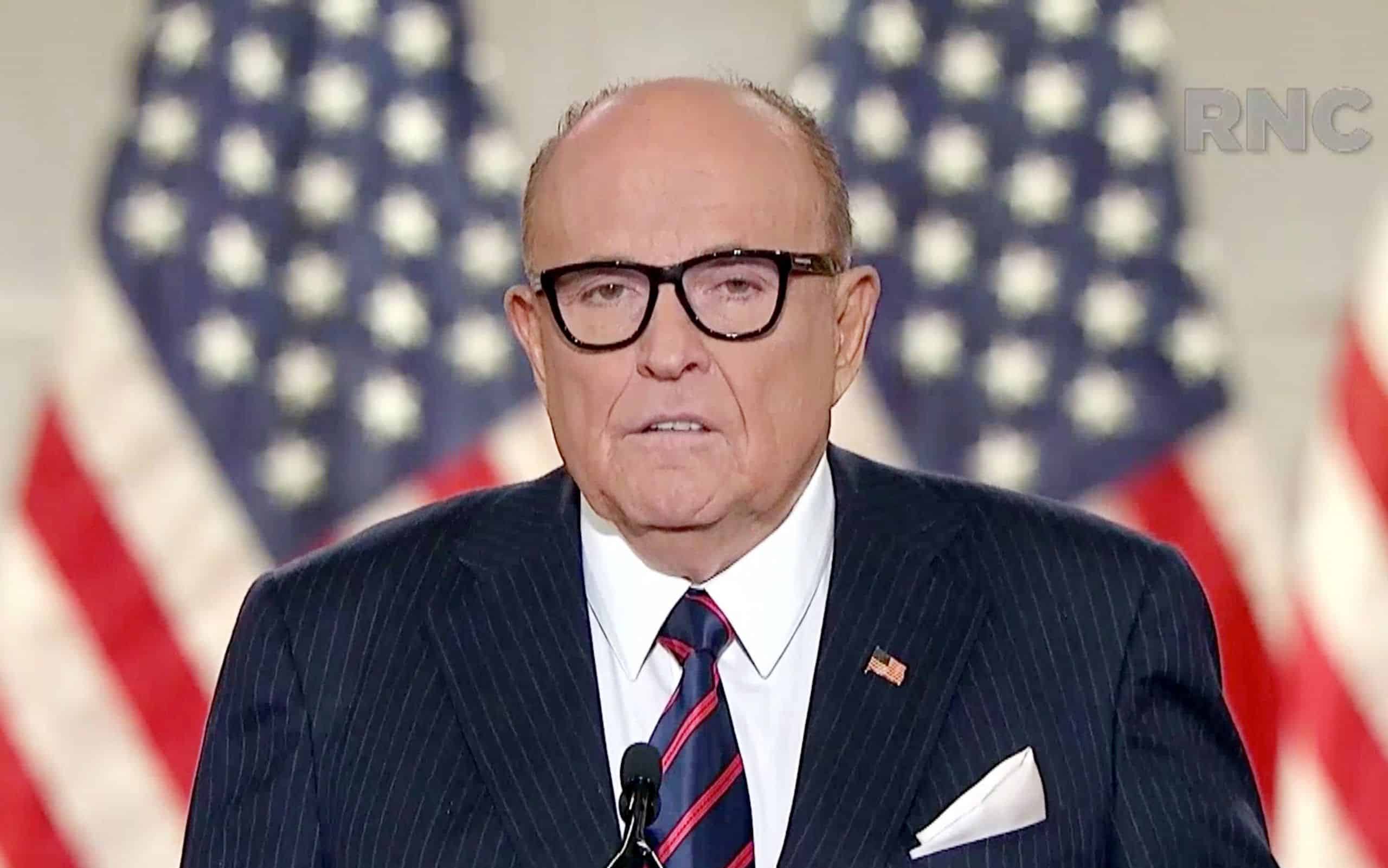 Rudy Giuliani le grito falsamente al acusador de su antiguo