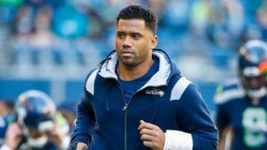 Russell Wilson de los Seahawks sugiere que regresó de una lesión en un dedo
