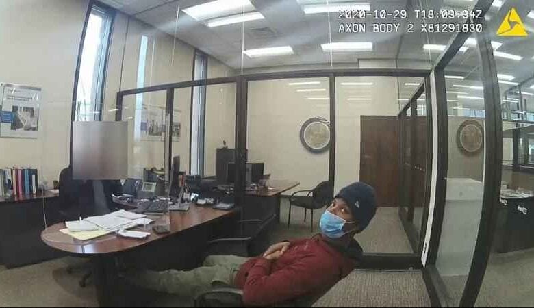 Video policial muestra la terrible experiencia de un hombre "haciendo banca mientras es negro" 1 1639267229 Video policial muestra la terrible experiencia de un hombre haciendo