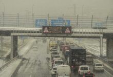 Durante las largas vacaciones del Banco de España, el conductor advirtió del estado de la carretera y pronosticó fuertes nevadas