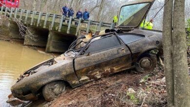 El auto del estudiante desaparecido de Auburn encontrado en Creek, Alabama 45 años después 3 Dos puertas 1974 Pinto Runabout salió de un arroyo en Alabama, coincidiendo con el VIN del automóvil que Kyle Klinskars vio por última vez conducir.