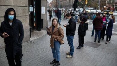 Covid en España: el Tribunal Superior de Cataluña aprueba el toque de queda y limita las tertulias 9 cola en Cataluña para realizar pruebas de PCR o de antígenos