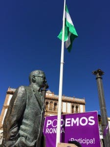 Ojos atentos: el independentista andaluz Blas Infante observa el mitin de Podemos en Ronda esta semana