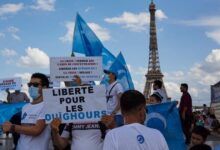 El 16 de abril de 2020, miembros de la comunidad uigur se manifestaron para condenar...