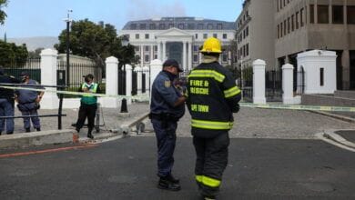 El fuego del Parlamento sudafricano sigue ardiendo después de 4 horas 17 El fuego del Parlamento sudafricano sigue ardiendo despues de 4
