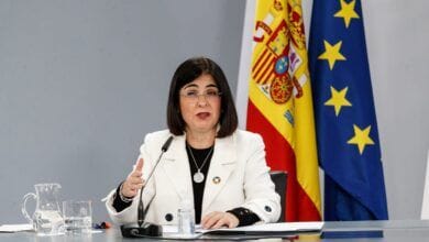 El ministro de Salud de España insta a ser "cautelosos" ya que la última ola de COVID-19 parece haber alcanzado su punto máximo 14 El ministro de Salud de Espana insta a ser cautelosos