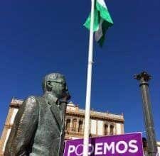 Ojos atentos: el independentista andaluz Blas Infante observa el mitin de Podemos en Ronda esta semana