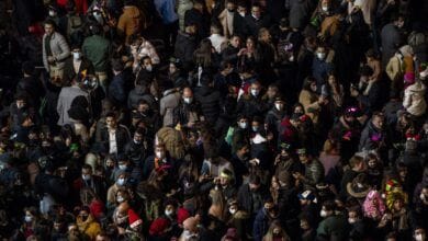 La sexta ola de coronavirus en España sigue disparada, con récord de 372.000 nuevos casos durante el fin de semana de Año Nuevo | Social 1 La sexta ola de coronavirus en Espana sigue disparada con