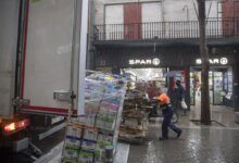 Los camioneros espanoles cancelan la huelga navidena pero los concesionarios