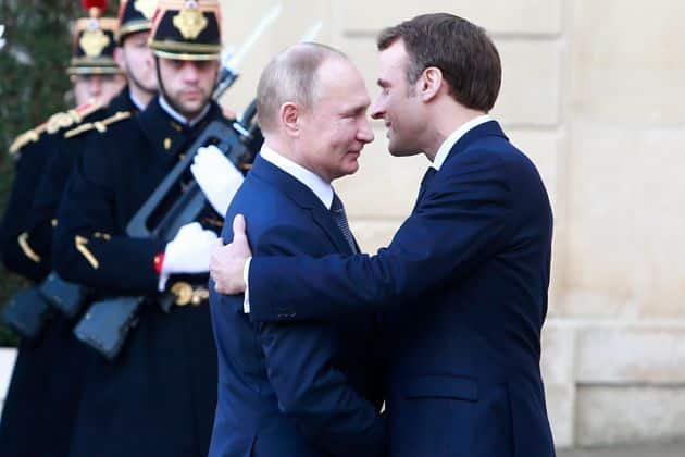 Emmanuel Macron y Vladimir Poutine, aquí