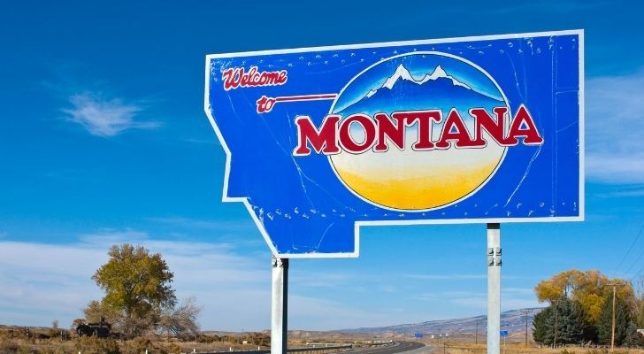 Una señal de bienvenida a la calle Montana