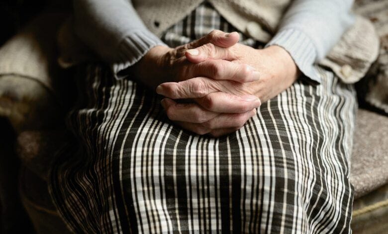 Lecciones de una abuela española: 10 remedios caseros atemporales de abuelas que realmente funcionan