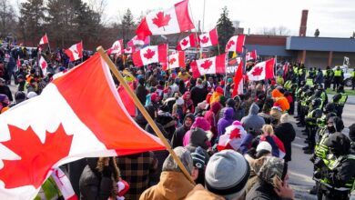 Continúan los cierres de fronteras entre Canadá y Estados Unidos mientras aumentan las protestas