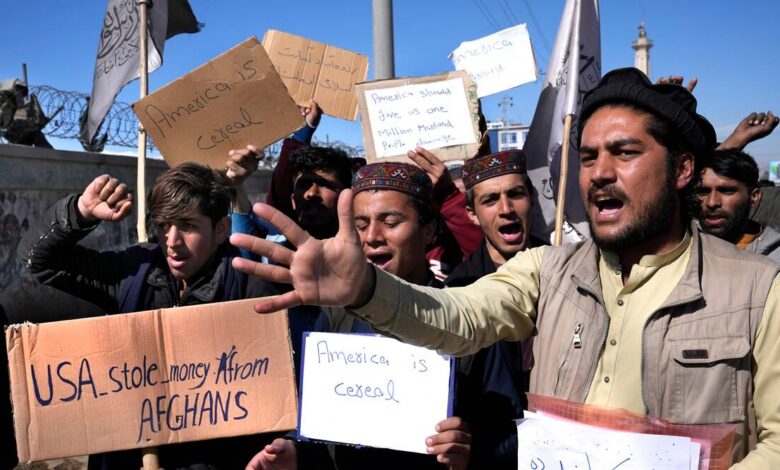 Afganos protestan contra orden de EEUU de dar 3.500 millones de dólares a víctimas del 11-S