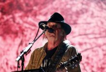 Neil Young en un concierto en Chicago el 19 de septiembre