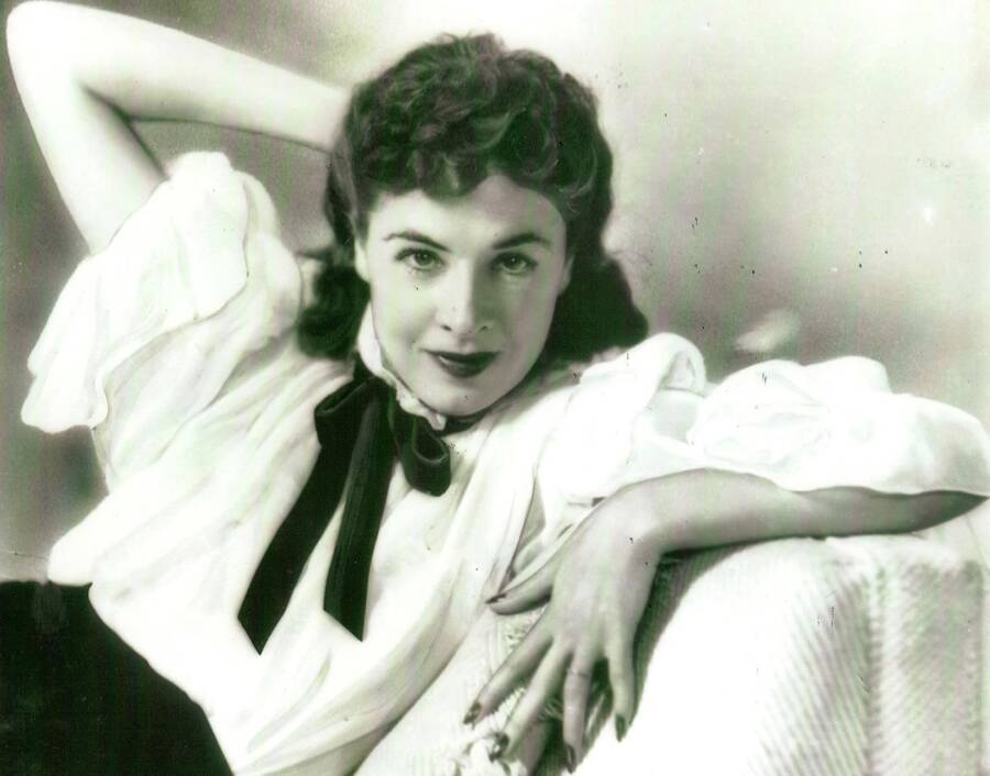 Dorothy Hale con corbata