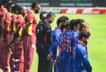 El equipo de India observa un minuto de silencio antes