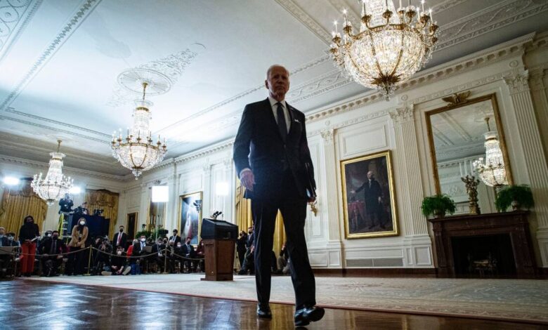 En crisis de Ucrania, Biden intenta mostrar su valentía
