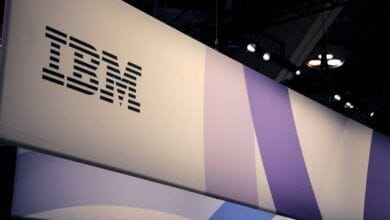 Llevando a los 'dinosaurios bebés' a la extinción: IBM impulsa una fuerza laboral más joven