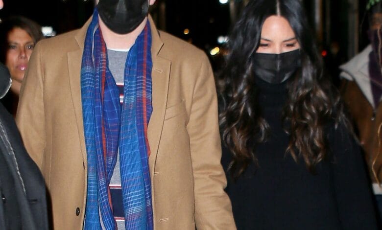 Olivia Munn se une a John Mulaney en el after