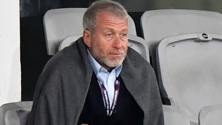 Chelsea exige que los juegos de la Copa FA en Middlesbrough se jueguen a puerta cerrada en medio de sanciones gubernamentales | Noticias de futbol 4 Roman Abramovich en la final de la Women's Champions League entre Chelsea y Barcelona