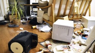 La limpieza comienza después de que el terremoto del norte de Japón matara a 4 - 5 Cleanup Begins After Quake Shakes North Japan, Killing 4