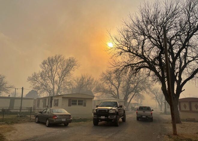 Los residentes de Chapel Hill Mobile Home Park al oeste de Abilene fueron evacuados el jueves 17 de marzo de 2022 debido a un incendio en ambos lados de Old Highway 80.