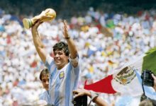 Diego Armando Maradona, fotografiado aquí con Argentina ganando la final de la Copa...