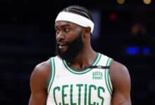 Jaylen Brown de Celtics se va con esguince de tobillo contra Hawks