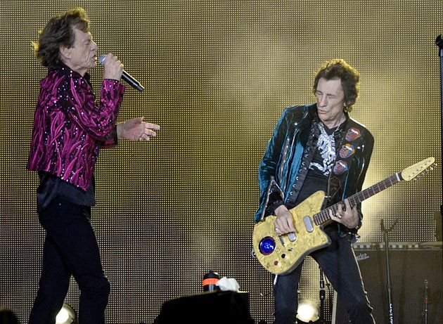 Mick Jagger y Ronnie Wood en el escenario el 11 de noviembre de 2021 en Atlanta, Georgia