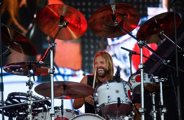 Tyler Hawkins, baterista de Foo Fighters, muere repentinamente durante un concierto en Colombia...