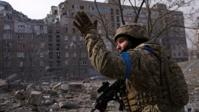 Rusia advierte sobre un "desastre" humanitario, Ucrania se niega a entregar Mariupol