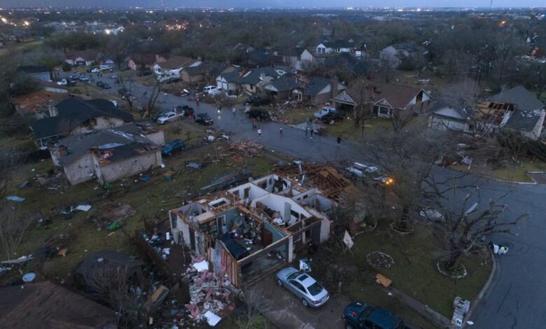 Tormentas severas azotan Texas Oklahoma alerta de tornado en efecto