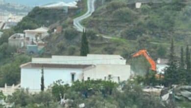 EXCLUSIVO: Una pareja británica pierde una batalla legal cuando una excavadora arrasa una residencia en el sur de España