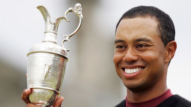 Woods ganó por cinco golpes en 2005 y ganó por ocho golpes en el mismo lugar en 2000