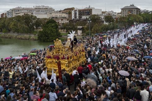 Celebración del Lunes Santo en Sevilla, España 11 de abril de 2022