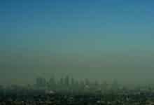El horizonte de la ciudad de Los Ángeles está envuelto en niebla el 31 de mayo de 2015. En un nuevo informe de la American Lung Association con fecha del 21 de abril de 2022, la ciudad fue identificada como la ciudad con más humo del país.