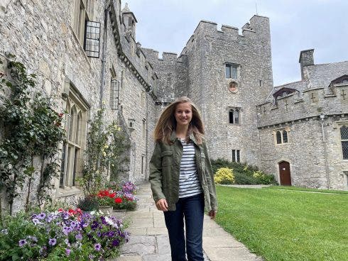 La princesa Leonor de España regresa a casa para Semana Santa desde 'Hippie Hogwarts' en Gales 1 Pincess of Asturias Leonor De Borbon's First Day at Uwc Atlantic College at Llantwit Major in Wales30 de agosto de 2021