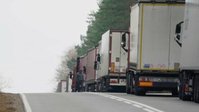 Los camiones rusos salen de Polonia en una larga cola