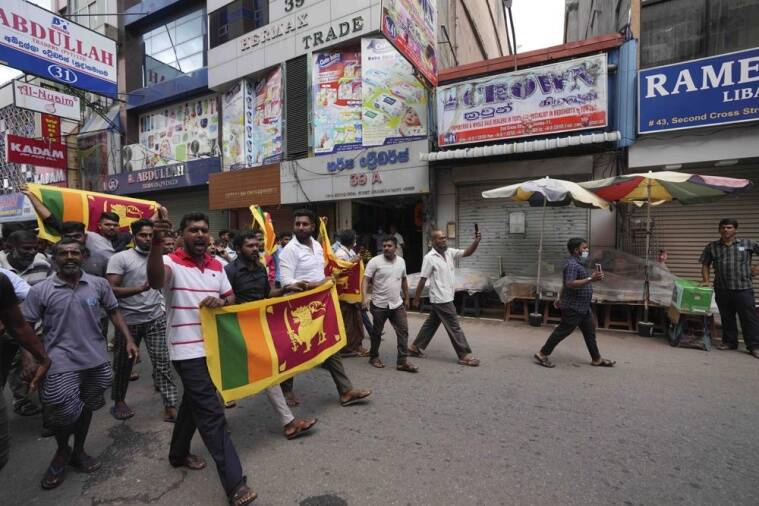 1651771910 20 Huelga de trabajadores obliga a presidente de Sri Lanka a
