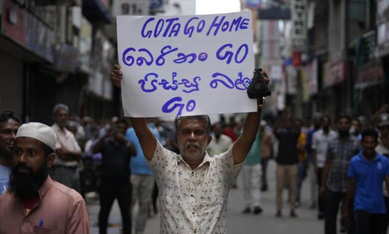Huelga de trabajadores obliga a presidente de Sri Lanka a dimitir