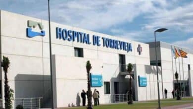 EXCLUSIVO Expatriado de 84 anos sentado en agonia durante DOS